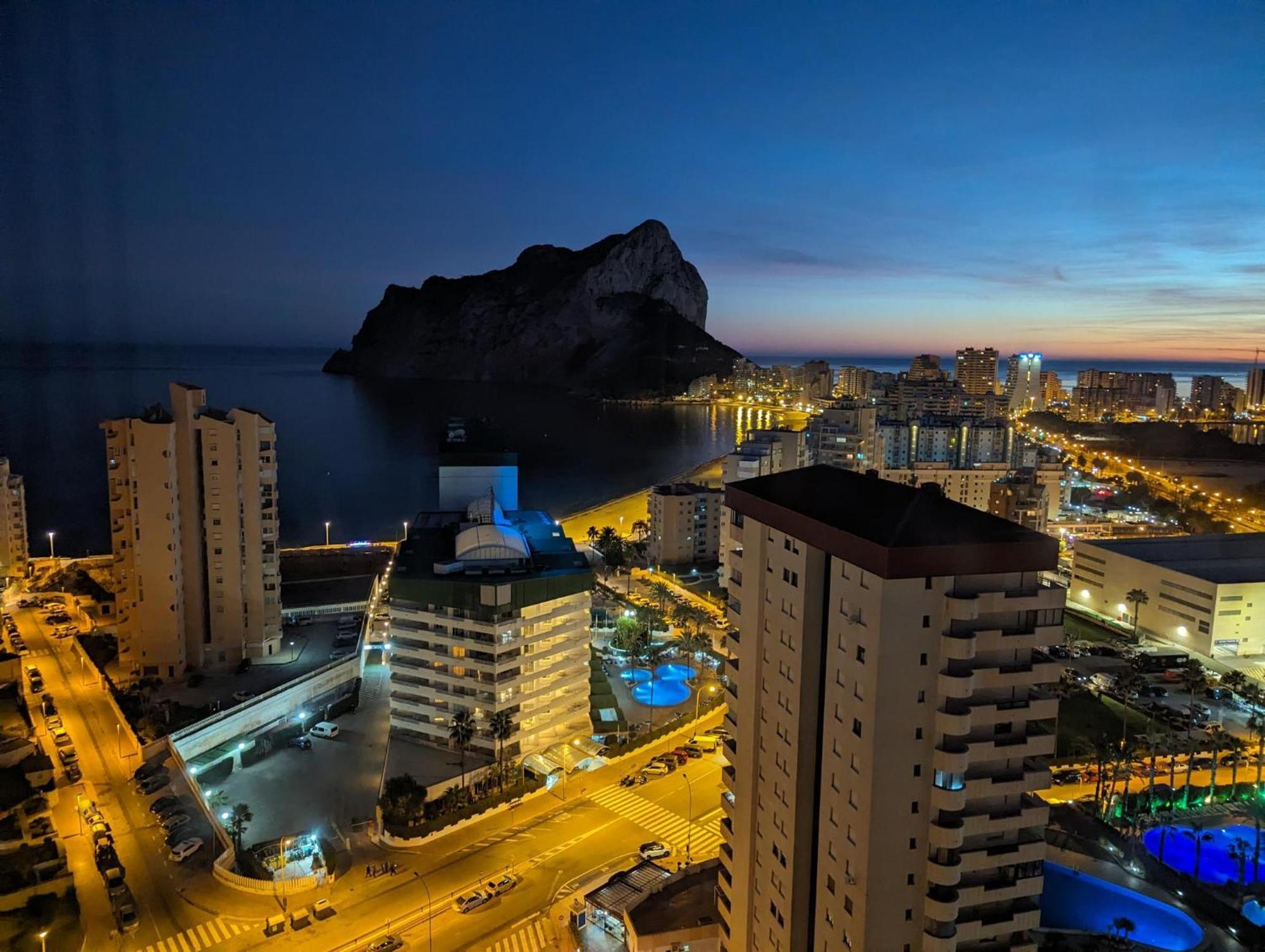 100 M From Fossa Beach In Calp Extérieur photo