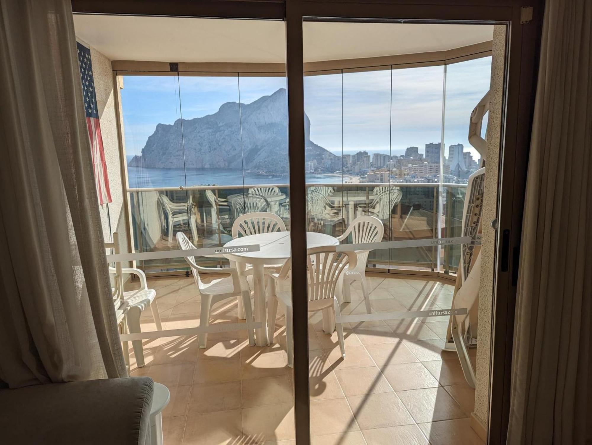 100 M From Fossa Beach In Calp Extérieur photo