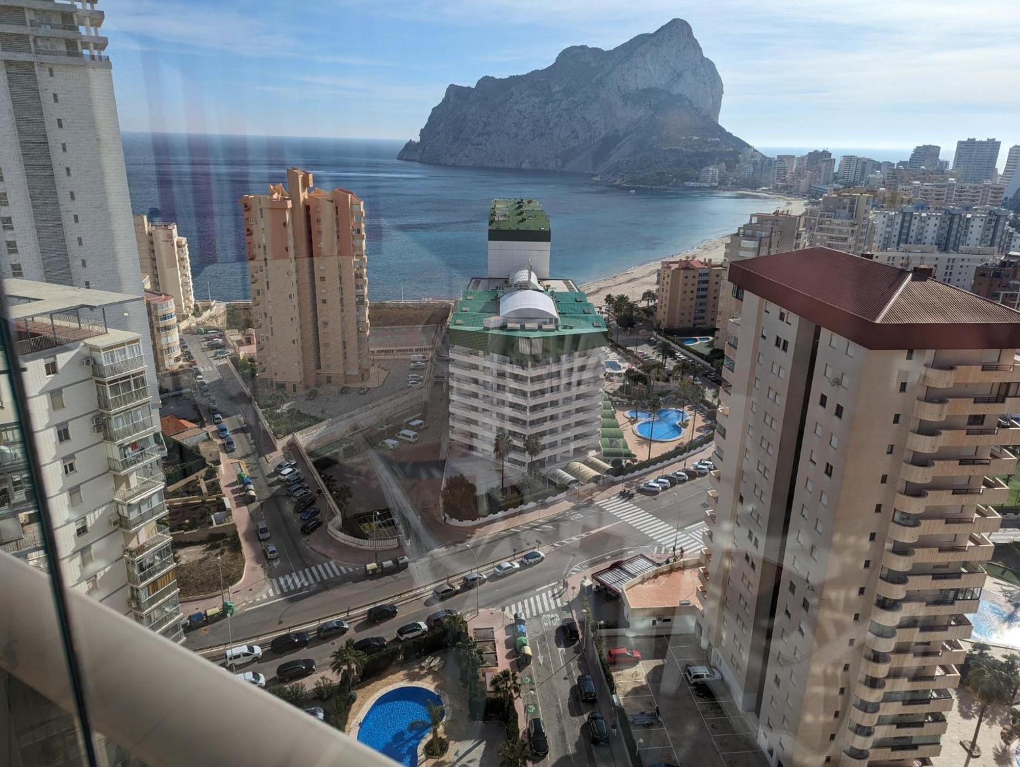 100 M From Fossa Beach In Calp Extérieur photo