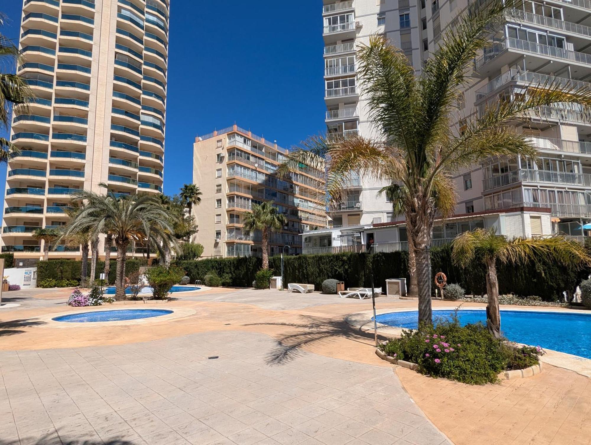 100 M From Fossa Beach In Calp Extérieur photo