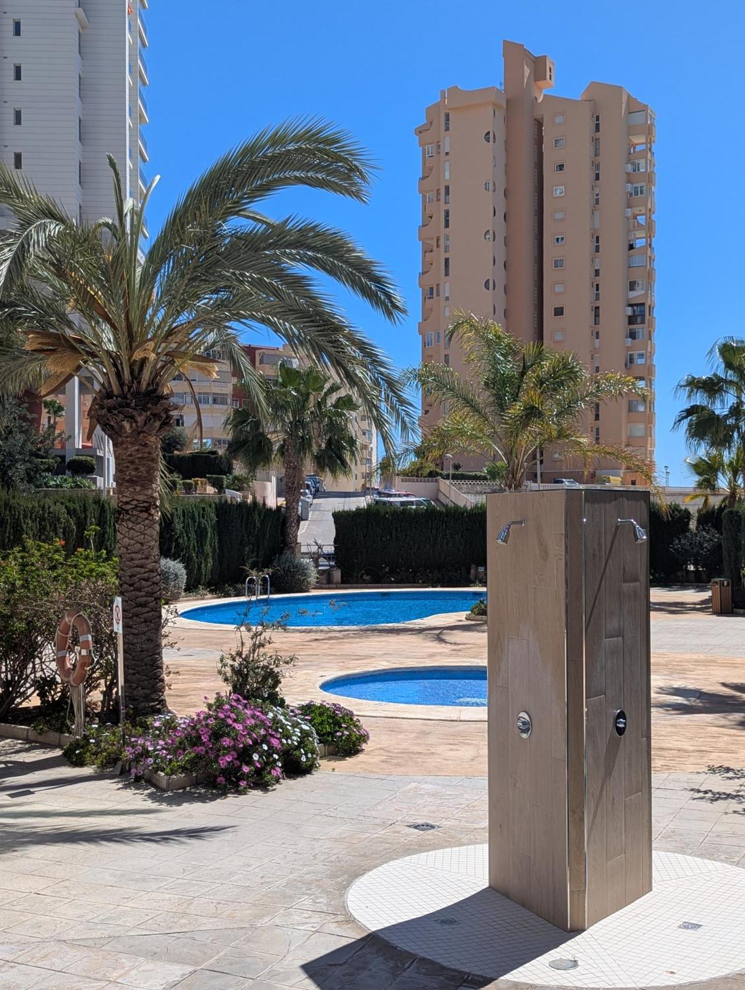 100 M From Fossa Beach In Calp Extérieur photo
