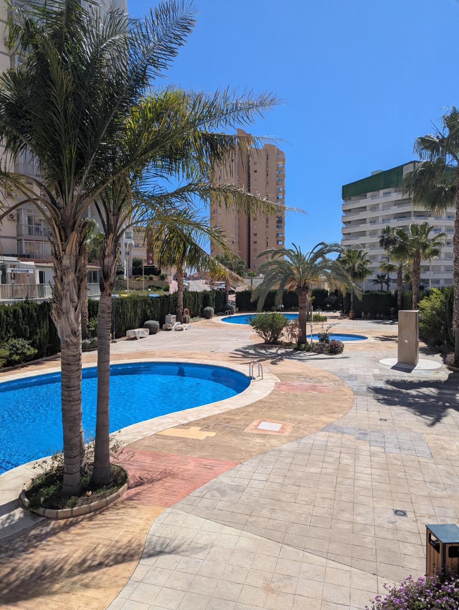 100 M From Fossa Beach In Calp Extérieur photo